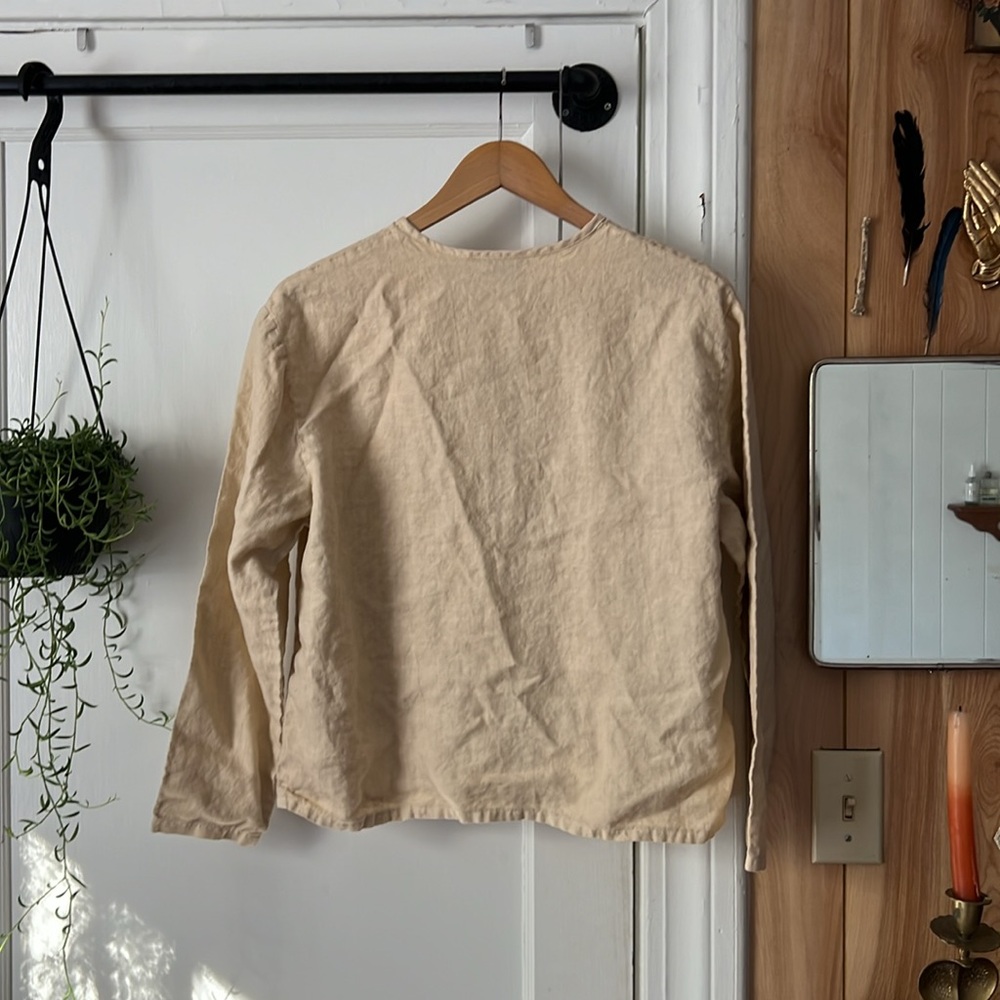 Linen Vintage Top With Shell Buttons - image 3